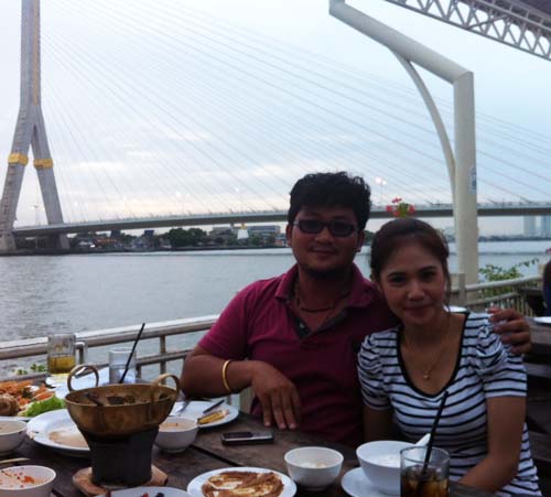 Enjoying dinner of the Khoa Praya river in Bangkok