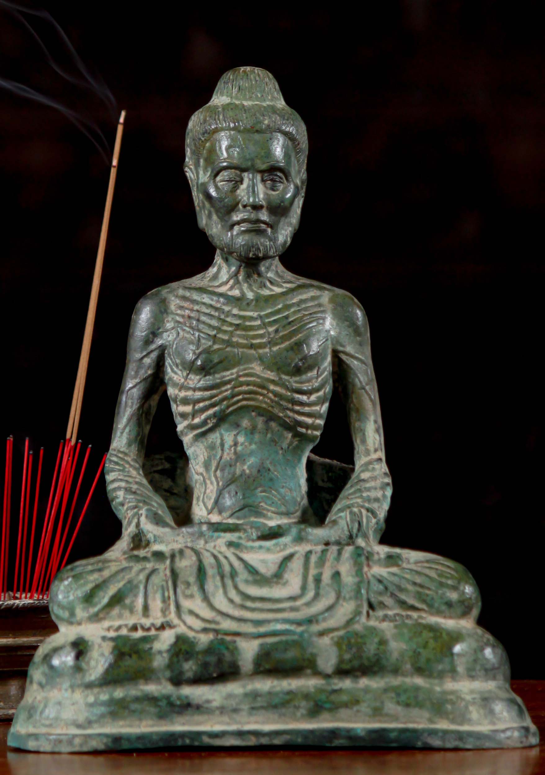 Brass mini statue ~ Buddha Buddhist Meditating Buddha  ~  3 cm Long.. 